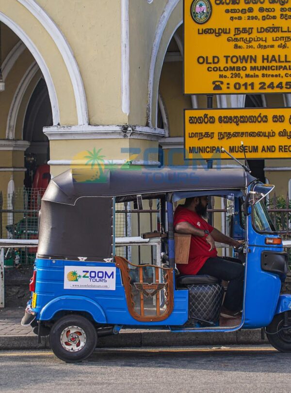 Colombo’s Old Town Hall, a colonial building with antique vehicles