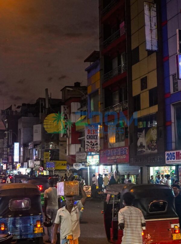 Busy street with vendors and crowds at Pettah Market, Colombo